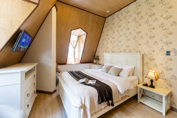 Dormitorio 1: 1 cama queen.