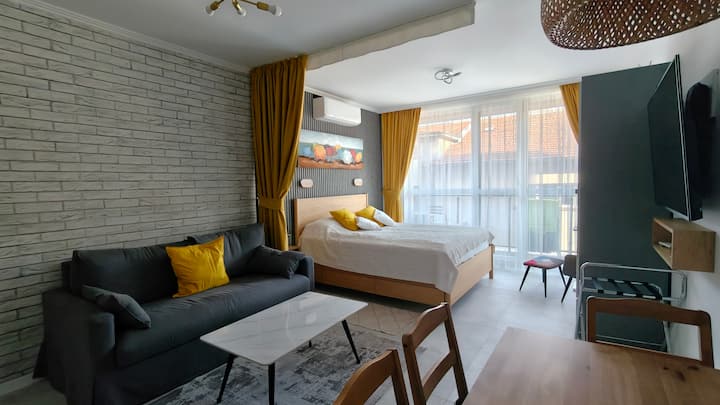 "Vivid" студио за 2+2 в центъра до морето - Burgas