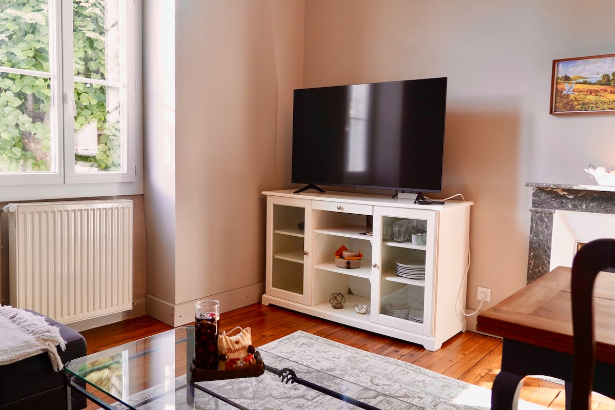 Top Airbnb: Downtown apartment 2 people 1 bedroom 1 bathroom à Tarbes