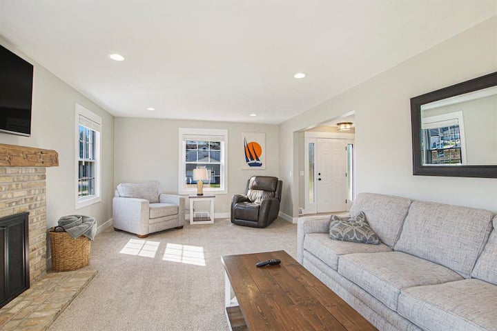 Beach Barn Bungalow • 5 Min Walk To Beach - Muskegon, MI