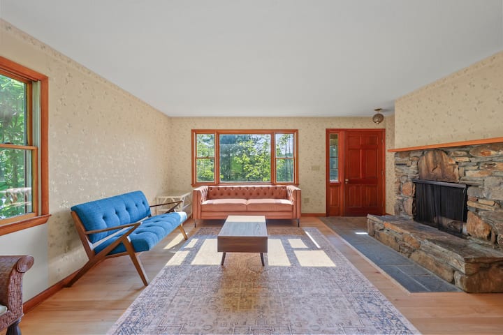 Classic New England Home With A Swimming Pool - Lenox, MA