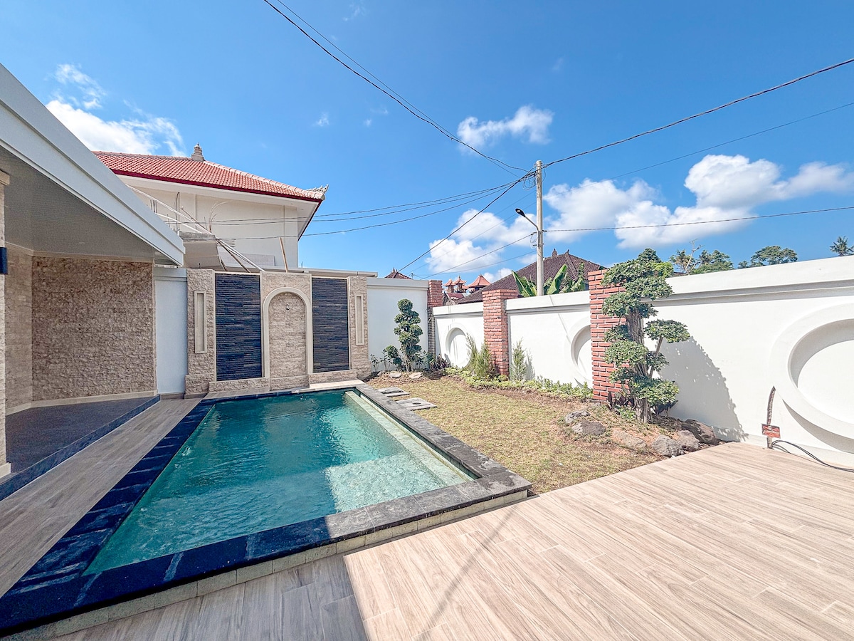Villa in Kediri · 2 bedrooms · 2 beds · 2 private baths，Airbnb 可比房源