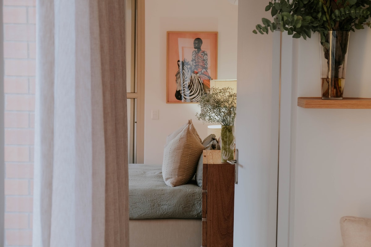 Dormitorio principal con baño 