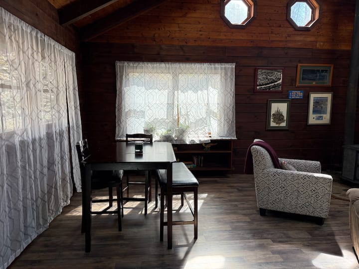 The Iris Hideaway - West Virginia
