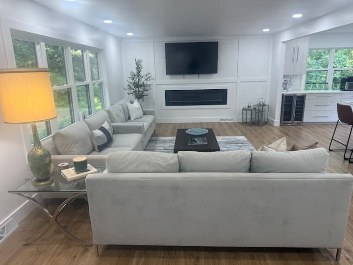 The Walnut Pine Villa
Luxury Modern On 23 Acres - New Buffalo, MI