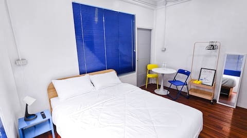 Group Stay 4BR 6BA Near MRT/Food