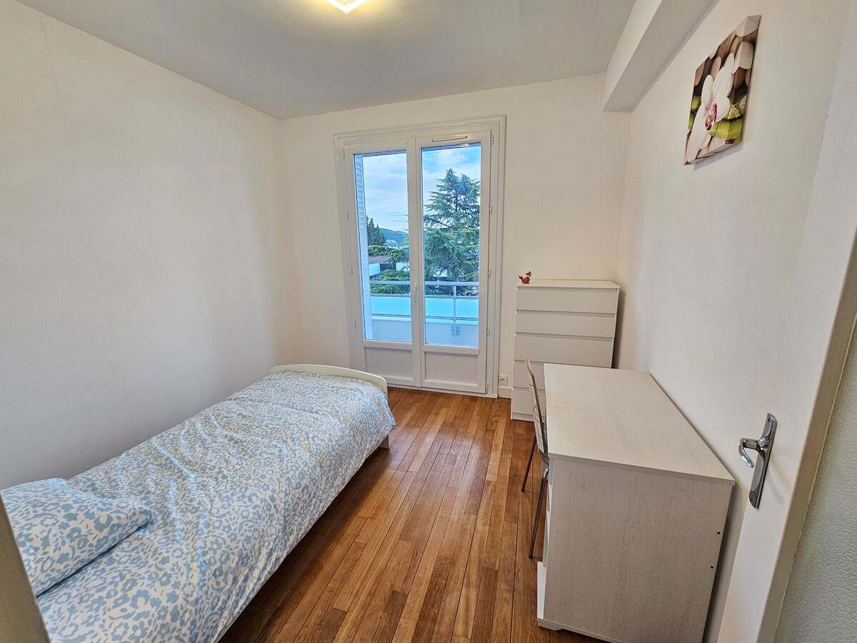 מקום לשינה או לעבודה, גישה ישירה למרפסת