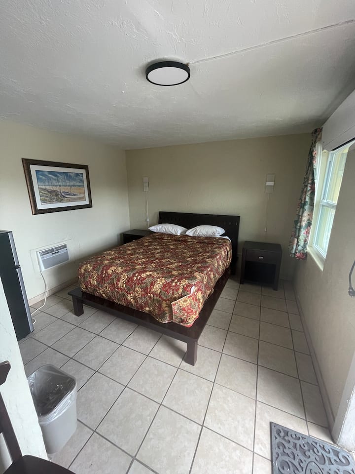 Queen Bed /3 Miles From Beach - Naples