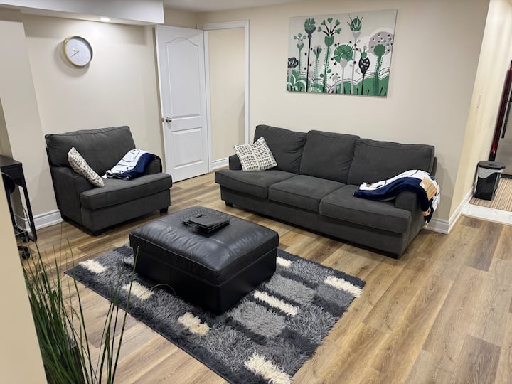 Private Basement Entrance Suite - Brampton