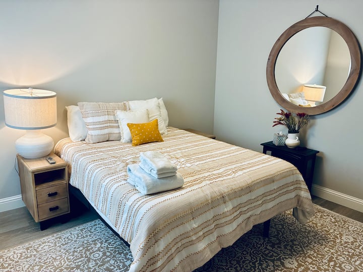 Godoro la Tempur Pedic queen lenye rimoti. Meko inayodhibitiwa kwa mbali chumbani.