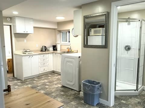 Top Airbnb: Metrotown private 2bdrm sleep5pp in Metrotown