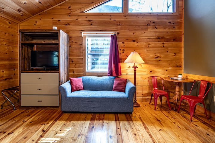 Quiet Room At Botique Hotel - Tellico Plains, TN