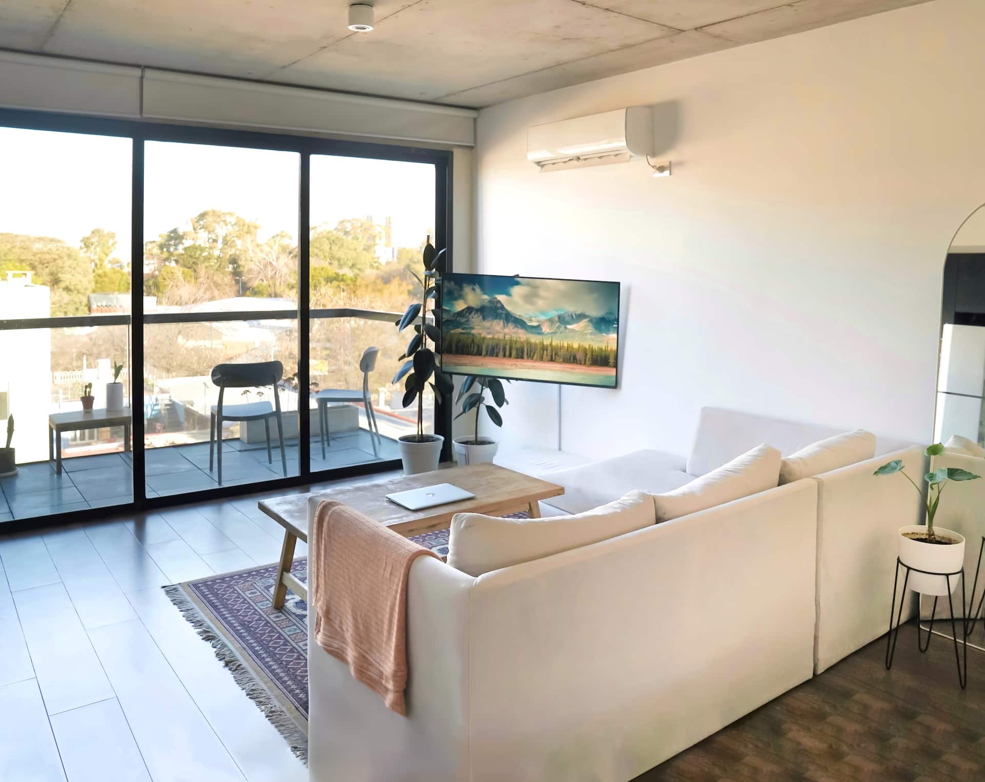 Modern: Park view, laundry, grill, pool