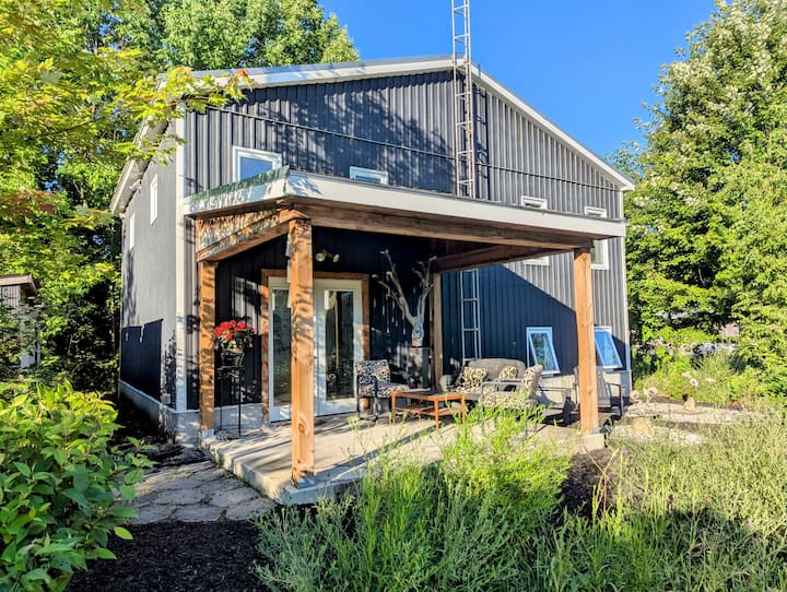 Yippin Coyote Studio Retreat - Meaford
