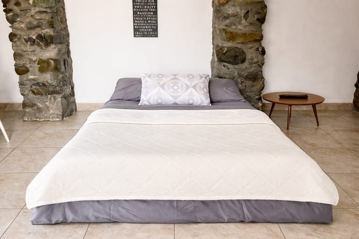 Rozkladacia pohovka, kde si môžete v noci oddýchnuť.