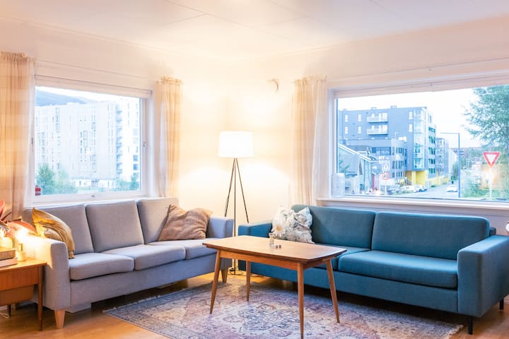 Charming Wooden Home, Two Floors Near City Center - Tromsø
