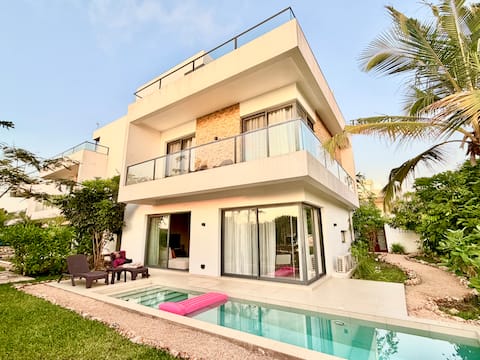 Stylish Oceanfront Pool Villa | Generator | Fumba