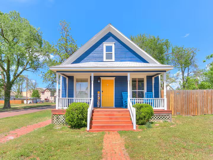 Yellow Door Cozy Cottage