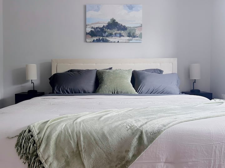 Calm King Suite W/ Workspace - Fairfax, VA