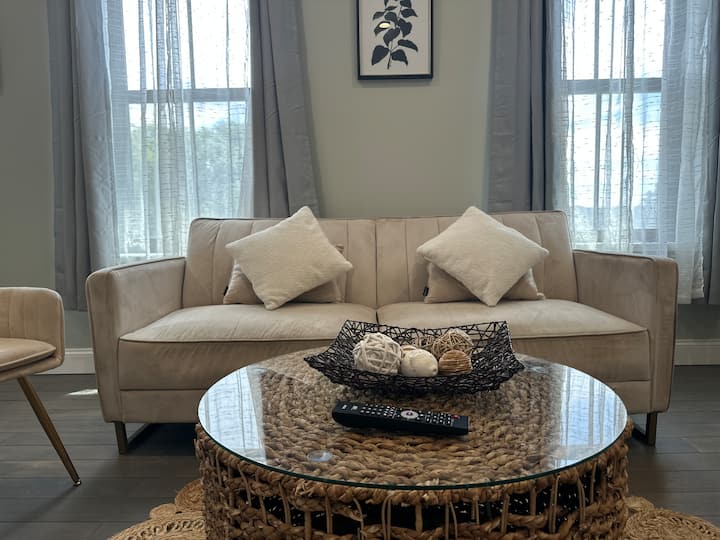 Bright & Airy 1 Bdrm Private Apt - Albany, NY