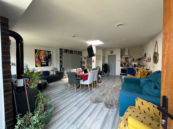 Fun Creative Garden House - Edgware