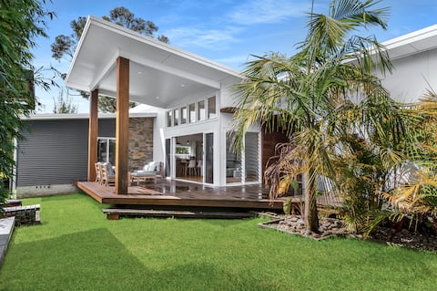Bamboo beach house (Sleeps 10, 6x adult, 4x child)