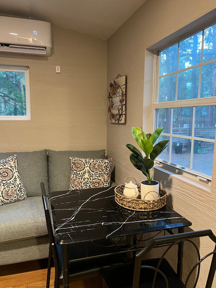 Peaceful Tiny House, Monthly Stays Welcome - Bastrop, TX
