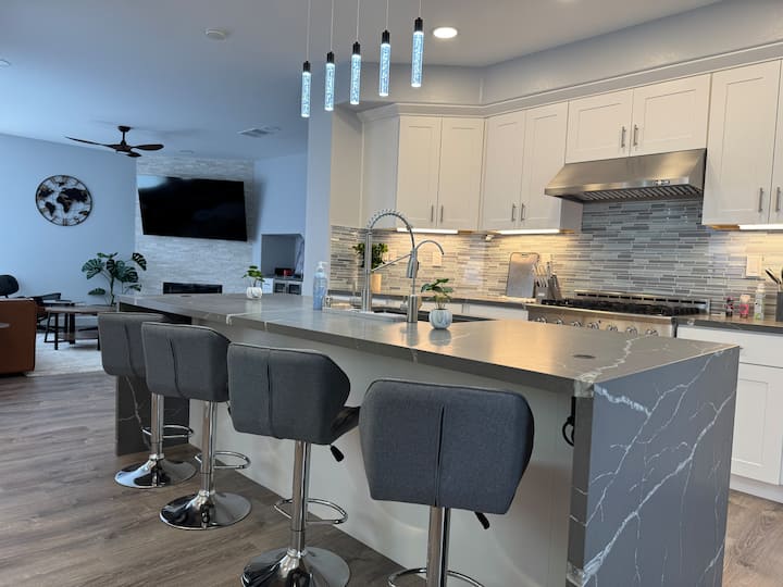 Modern Remodeled Irvine Northwood Home - Irvine, CA