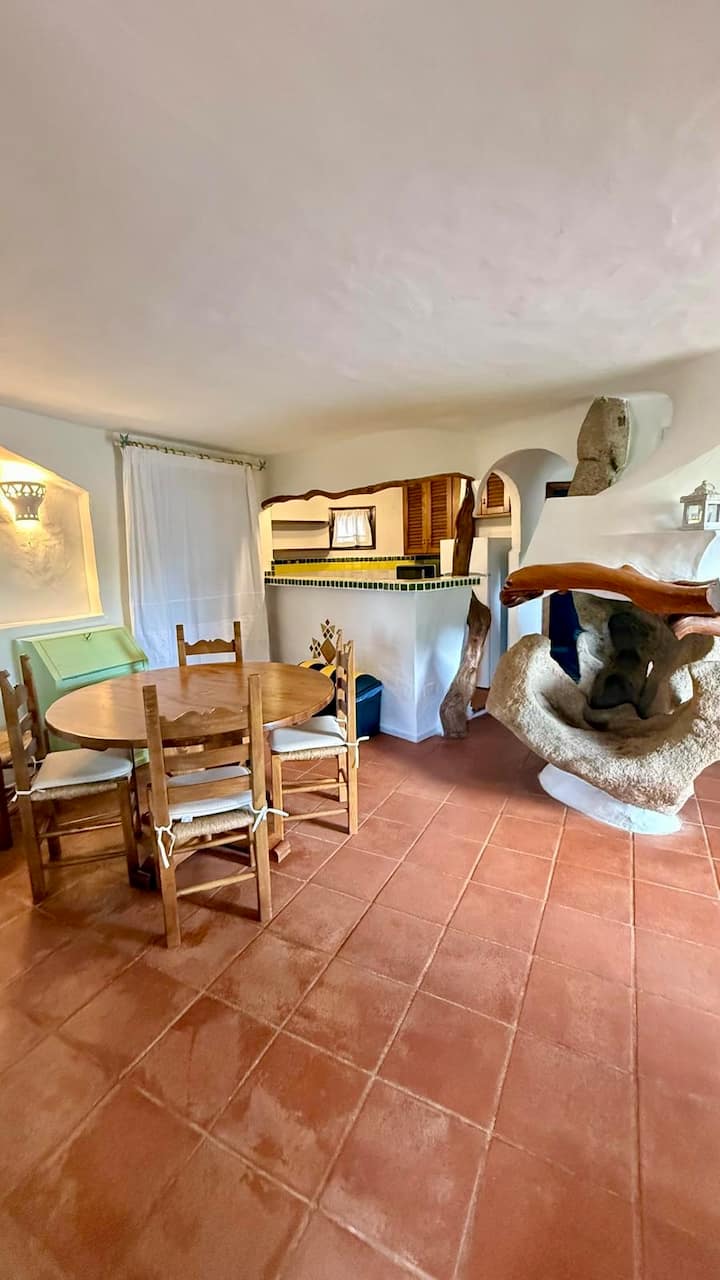 Charming Villa Degli Artisti - Olbia