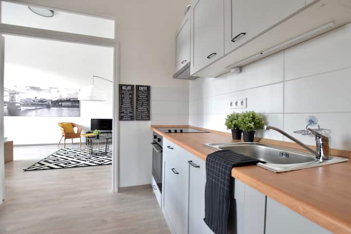 Standard Apartment By Hi5- Next To Bazilika - Budapest
