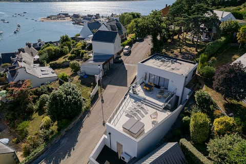 Entire house with sea view HOT TUB
