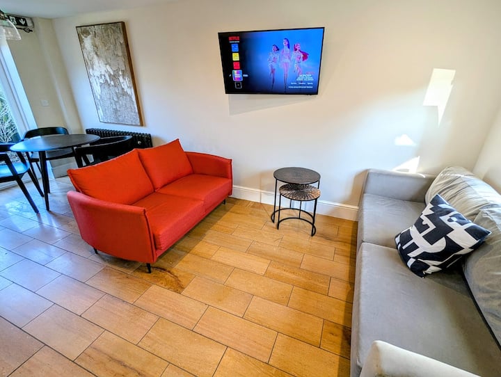 2 Bed, 2 En Suite, Private Parking, Modern, - Crewe