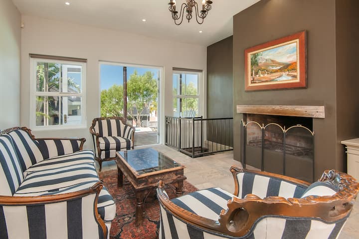 Villa With 8 Bedrooms - Hermanus