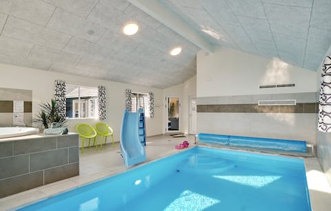 Large pool house in Ved Ålbæk Strand