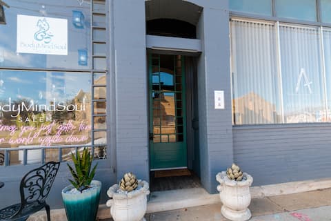 Salem Historic Downtown 3-Bedroom Suite