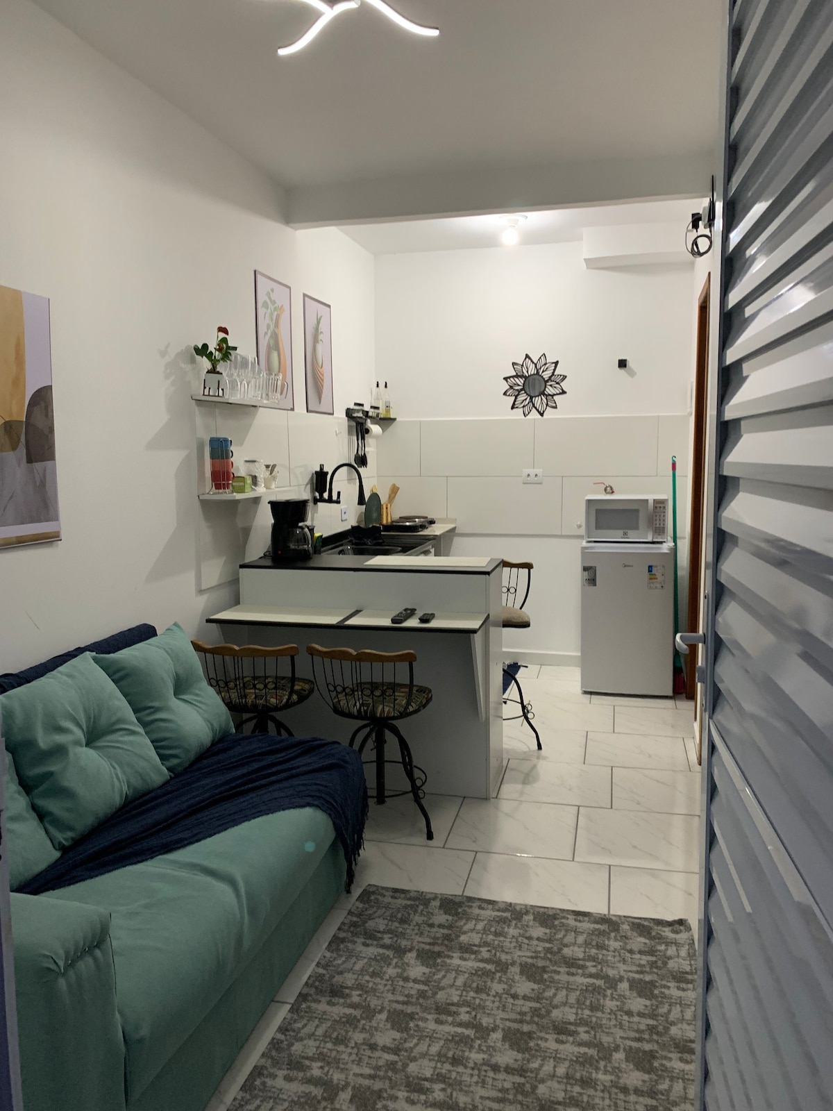 Airbnb em destaque: Ideal for studying or working, with parking space and air conditioning em Capão Raso
