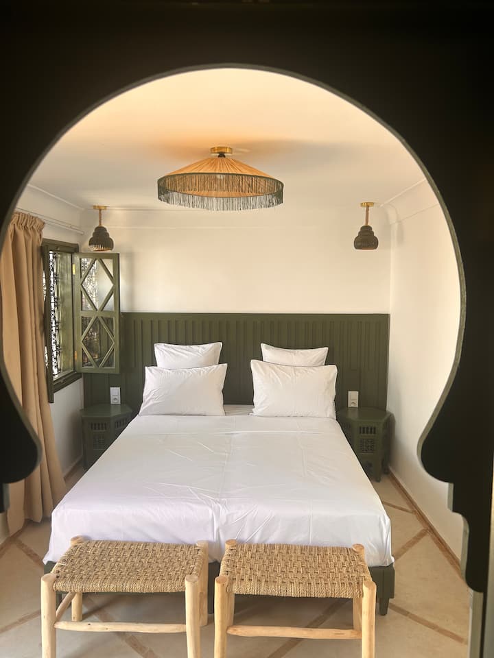 俯瞰露台的房间配有一张160厘米的大床，可变成两张80厘米的小床