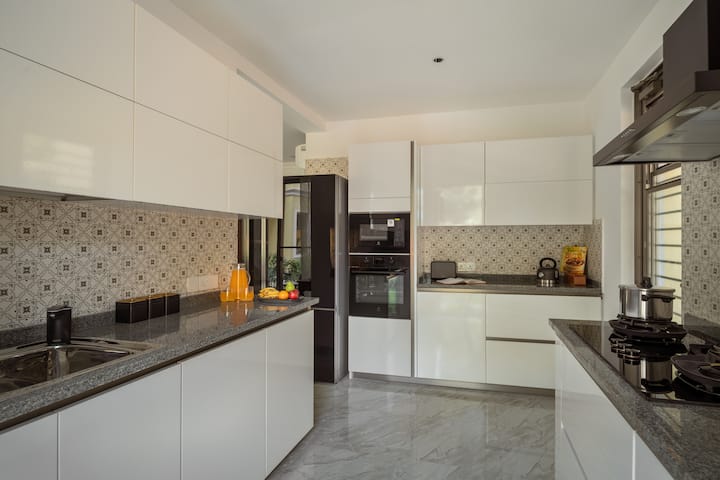 Full kitchen image 1