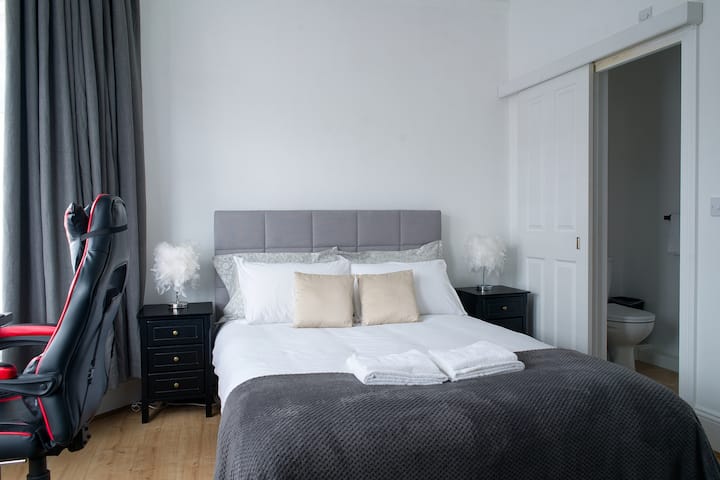 Dormitorio enorme 1