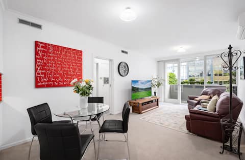 2BR with 2BA MCG Sporting Pocket Retreat-sleeps 5