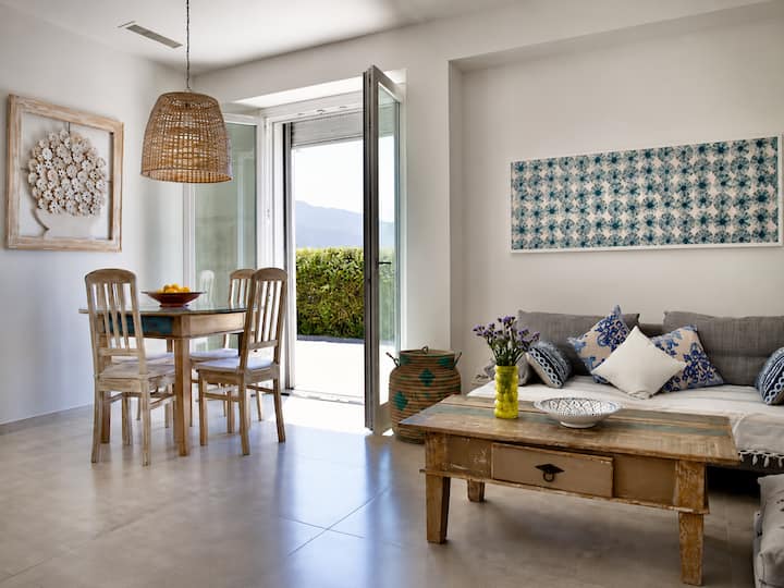 Guest House With Pool & Sea View, Casa Faro - Sicily