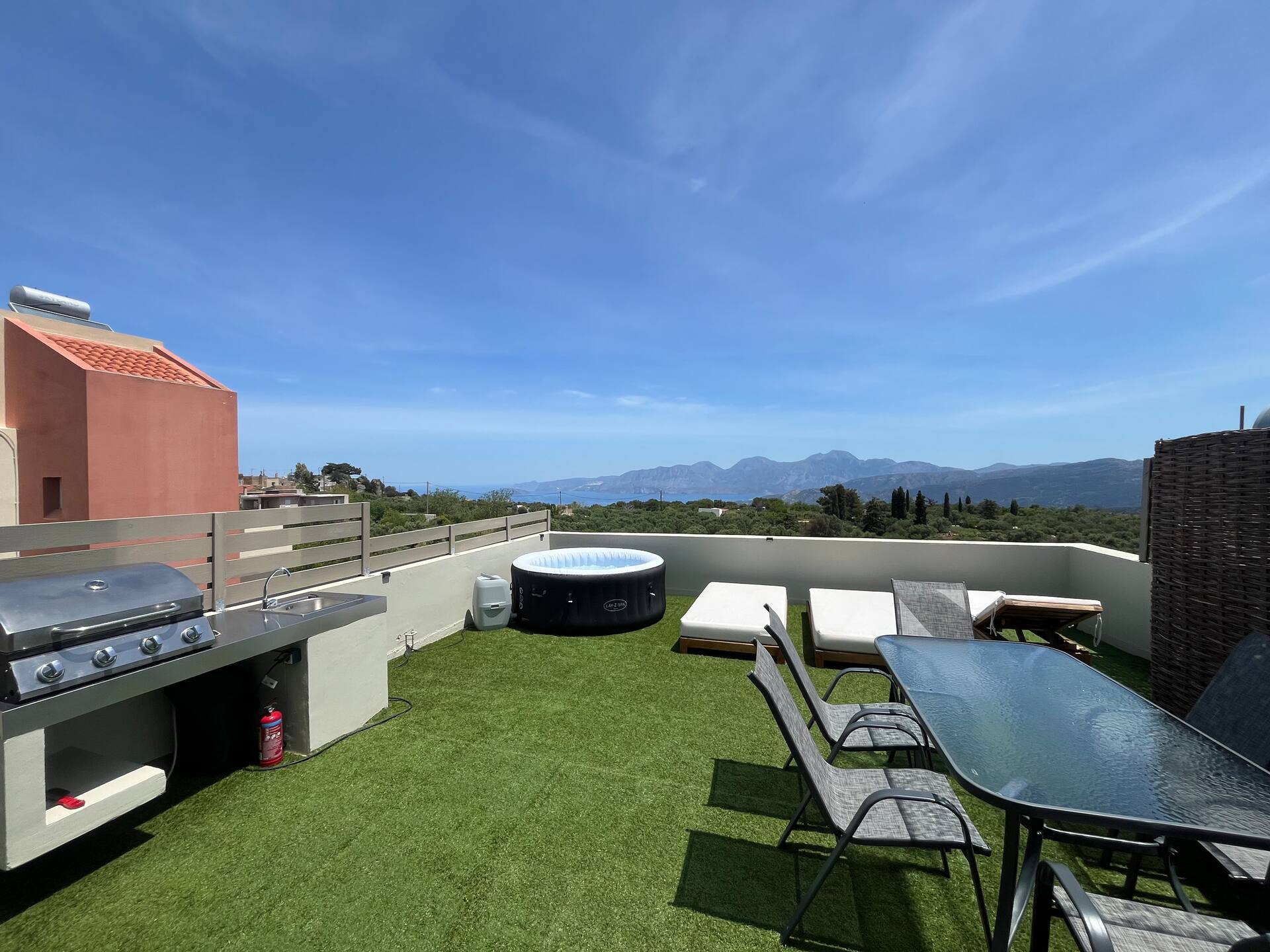 HarMa, Jacuzzi House