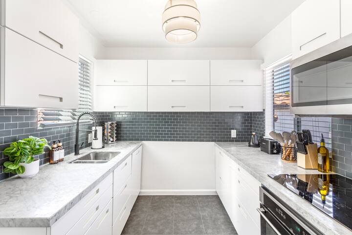 BEACH-FRONT | 3-BED Private Condo | Brand New! gallery image 5