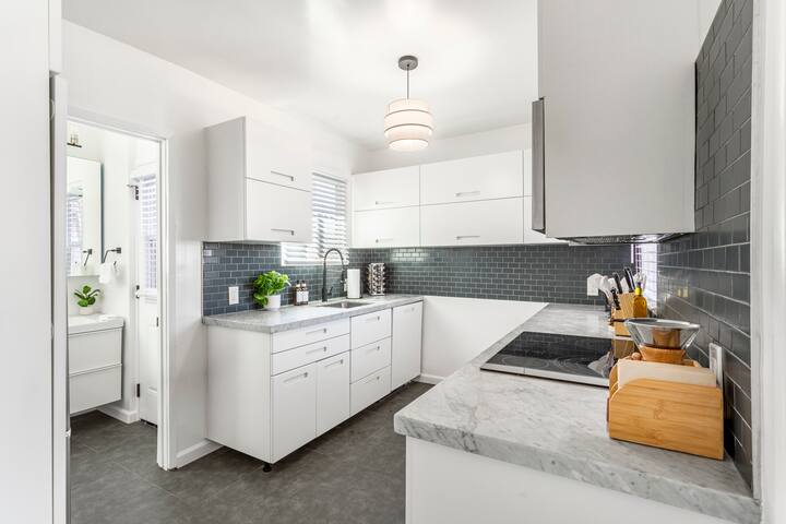 BEACH-FRONT | 3-BED Private Condo | Brand New! gallery image 3