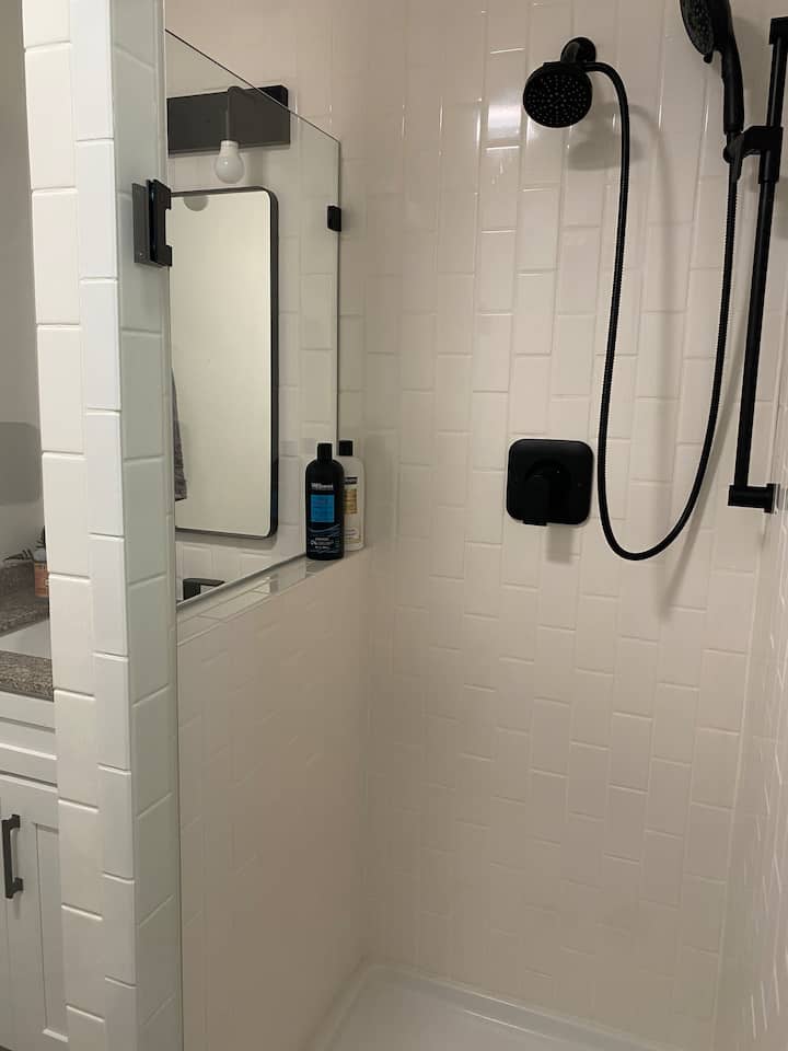 Sleek Studio In Victorian Building W/parking - San Diego, CA
