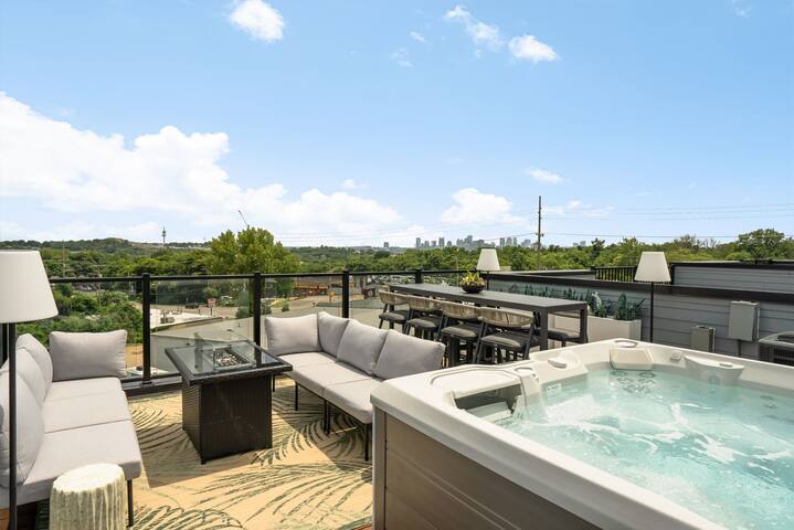 Luxury Rooftop, Pool, Sauna, Downtown view gallery image 3