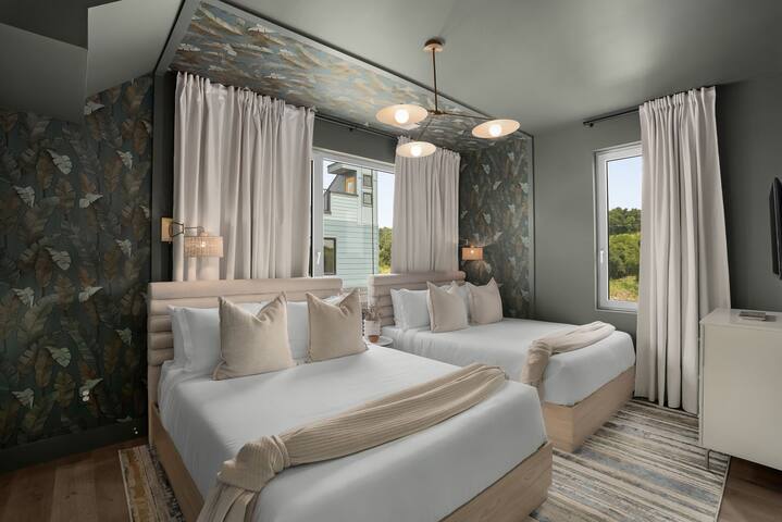 Luxury Rooftop, Pool, Sauna, Downtown view gallery image 5