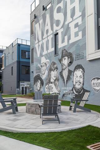 Luxury Rooftop, Pool, Sauna, Downtown view gallery image 4