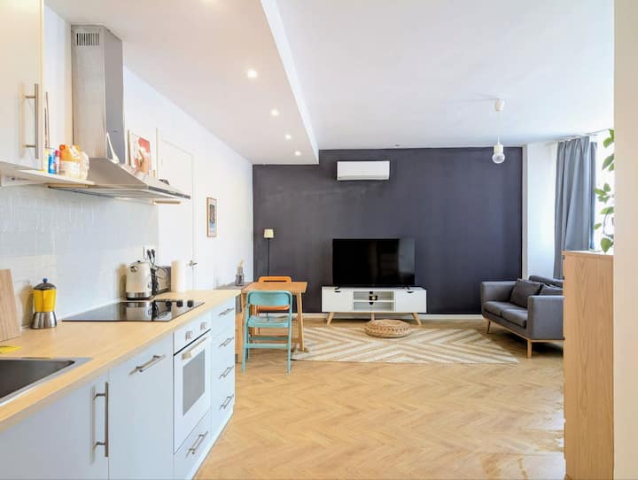B1. Comfortable Place 20’ Beach - El Masnou