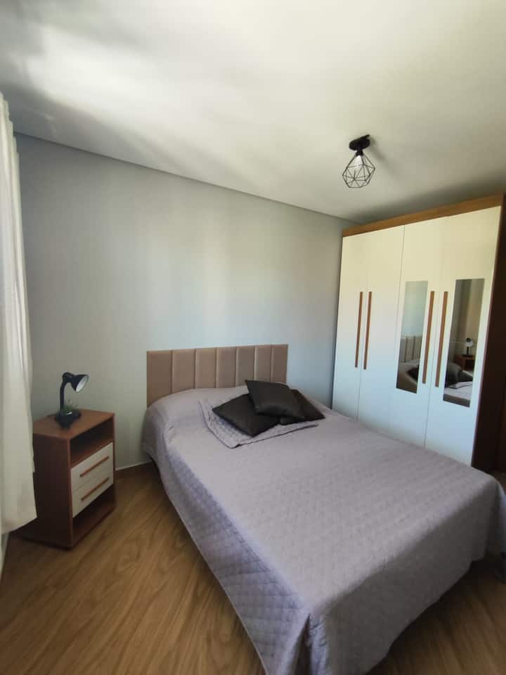 nový nábytok, posteľ a matrac. Táto izba je apartmán